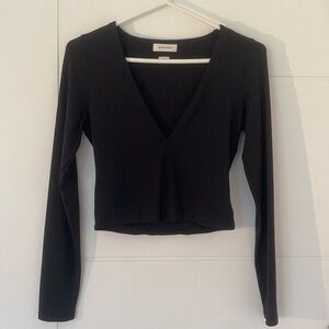 aritzia babaton v-neck long sleeve shirt